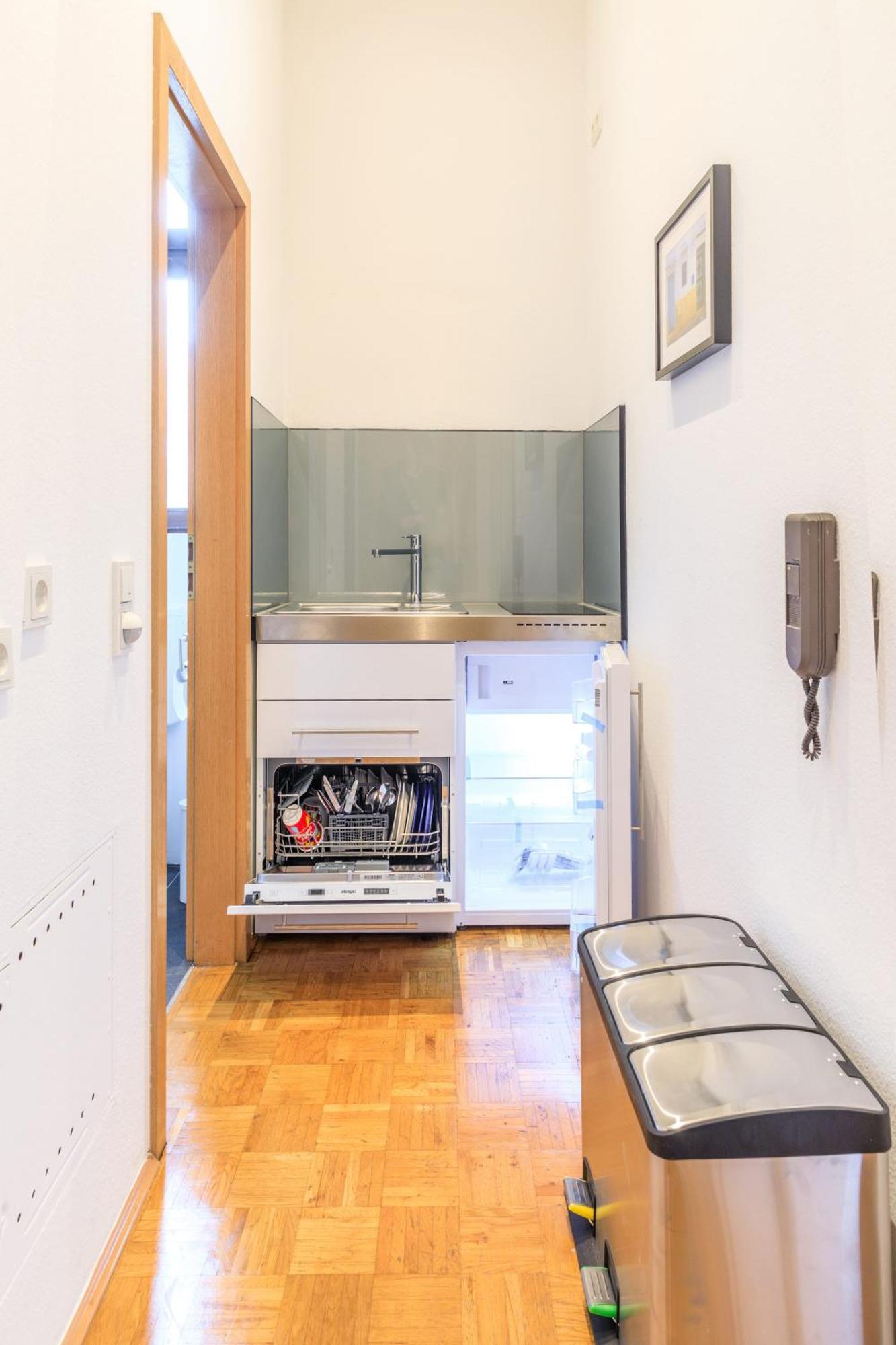 Charming City Apartment With Parking Spot Würzburg Exteriör bild